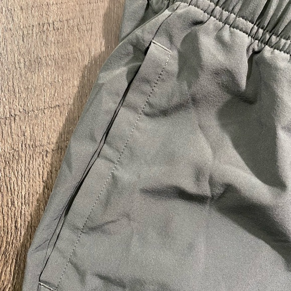 GYMSHARK Slim Fit Lightweight Mens Joggers - Picture 4 of 6